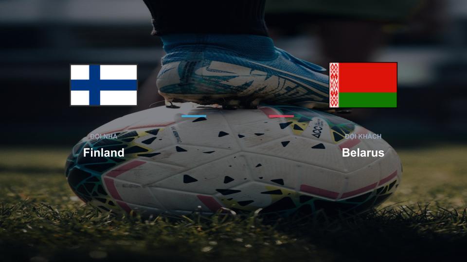 Pha tranh chấp bóng nảy lửa giữa cầu thủ Finland và Belarus tại UEFA Nations League