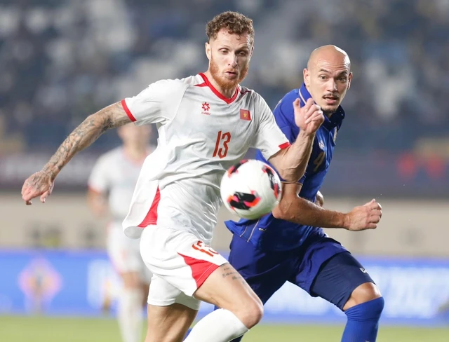 Trung vệ Manuel Tom Bihr của Thái Lan trong trận đấu với ĐT Việt Nam tại FIFA ASEAN Cup 2026