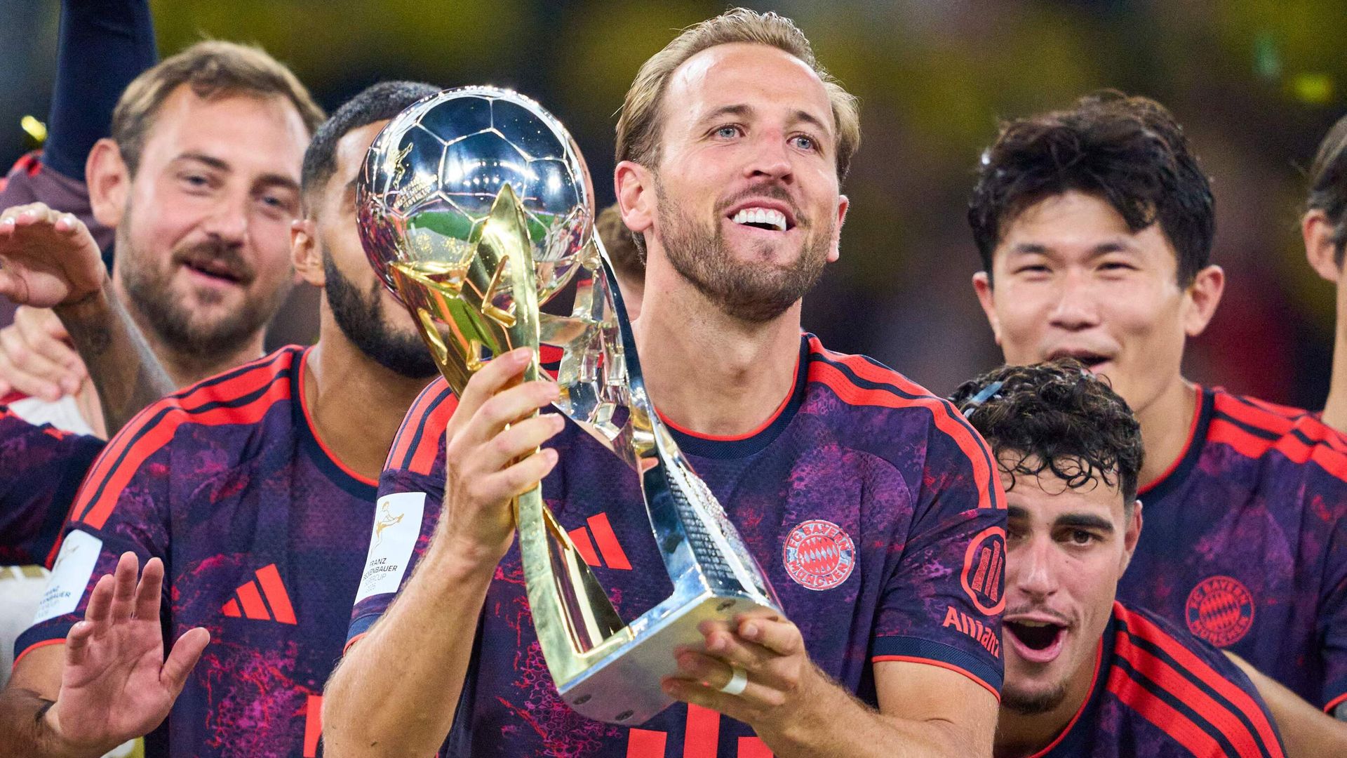 Hình ảnh thi đấu trận đấu: Bayern Munich chuẩn bị hợp đồng khủng giữ chân Michael Olise