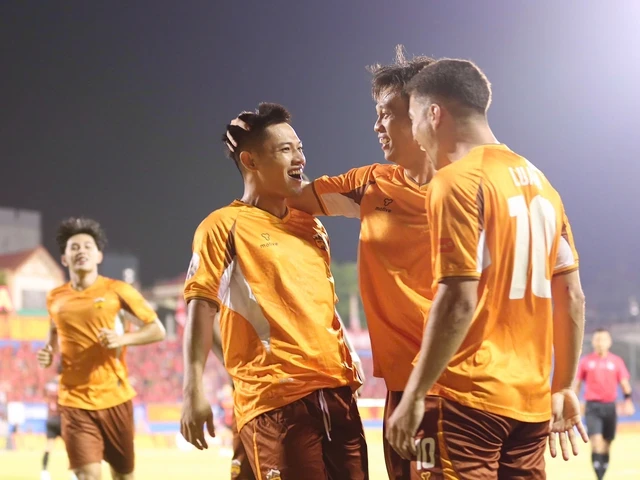 Bước ngoặt thẻ đỏ và màn đáp trả ngoạn mục của Nguyễn Quốc... Tình huống thi đấu trong phần bước ngoặt thẻ đỏ và màn đáp trả ngoạn mục của Nguyễn Quốc Việt
