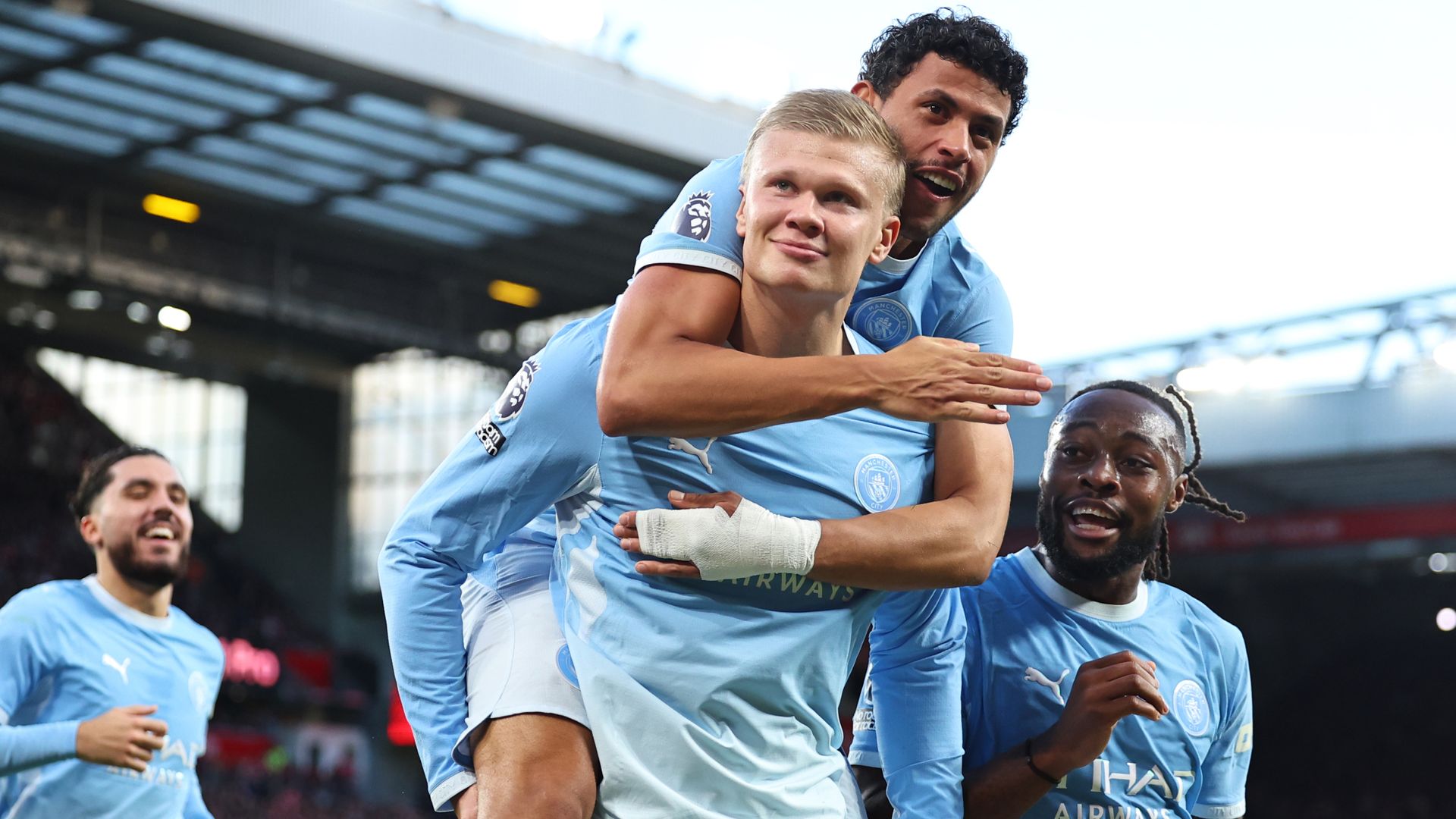 Cherki bùng nổ mạnh mẽ bên cạnh đàn anh tại Man City Tình huống thi đấu trong phần cherki bùng nổ mạnh mẽ bên cạnh đàn anh tại Man City