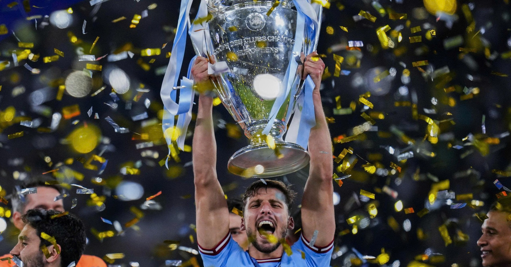 Hình ảnh thi đấu trận đấu: Danh hài gợi ý nung chảy cúp vô địch của Man City chia đối thủ