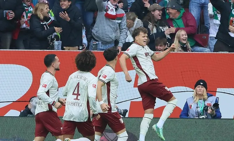 Fellhauer lập kỷ lục ghi bàn nhanh nhất Bundesliga đầy chấn động Hình ảnh thi đấu trận đấu: Fellhauer lập kỷ lục ghi bàn nhanh nhất Bundesliga đầy chấn động