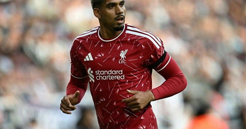 Hình ảnh thi đấu trận đấu: Ronald Araujo tỏa sáng rực rỡ và trở thành món hời lớn ở Liverpool