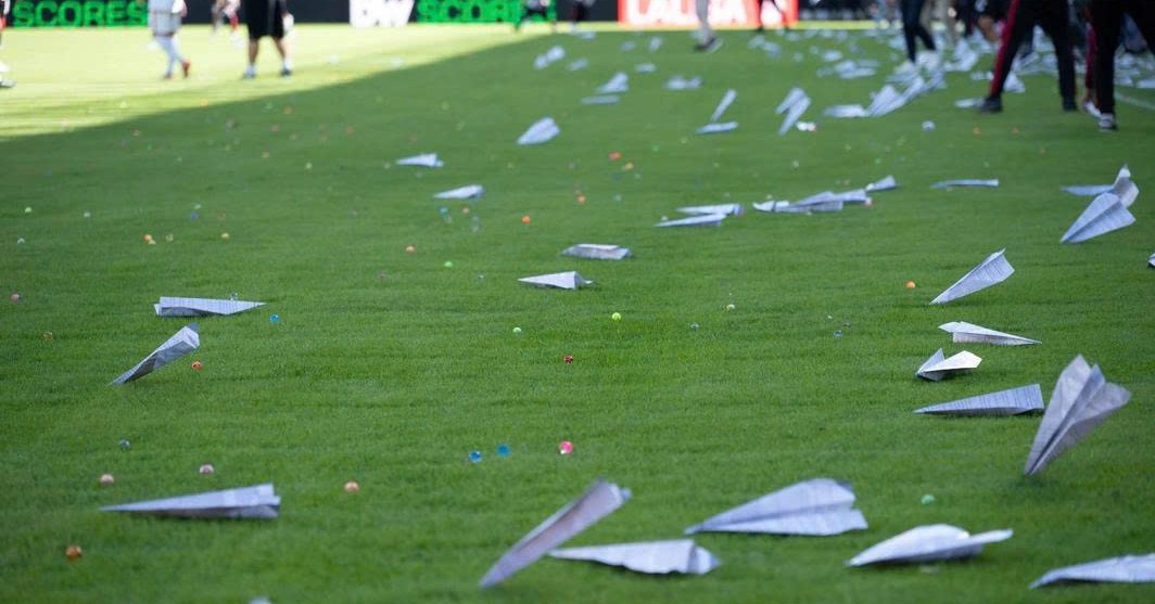 Trận đấu La Liga bị hủy khó tin vì máy bay giấy của CĐV Rayo Hình ảnh thi đấu trận đấu: Trận đấu La Liga bị hủy khó tin vì máy bay giấy của CĐV Rayo